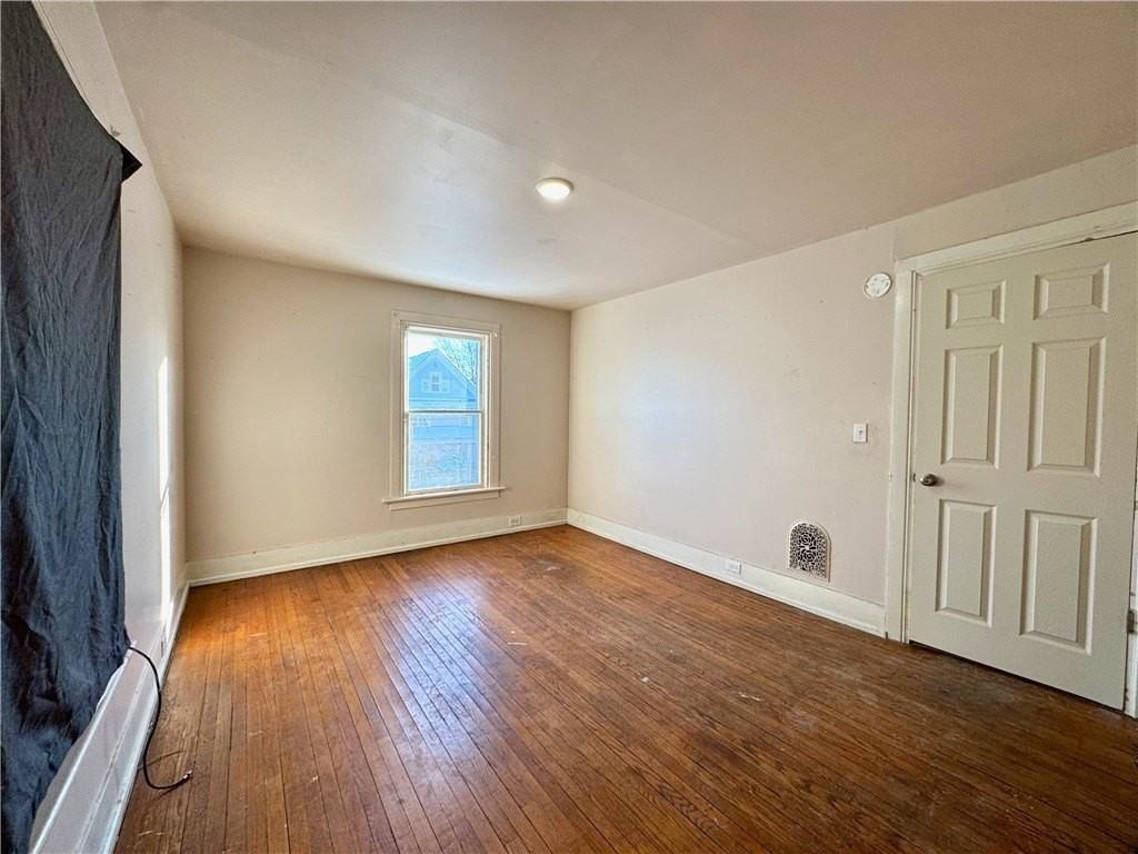 49 UpStairs Spruce Street - Photo 3 of 15