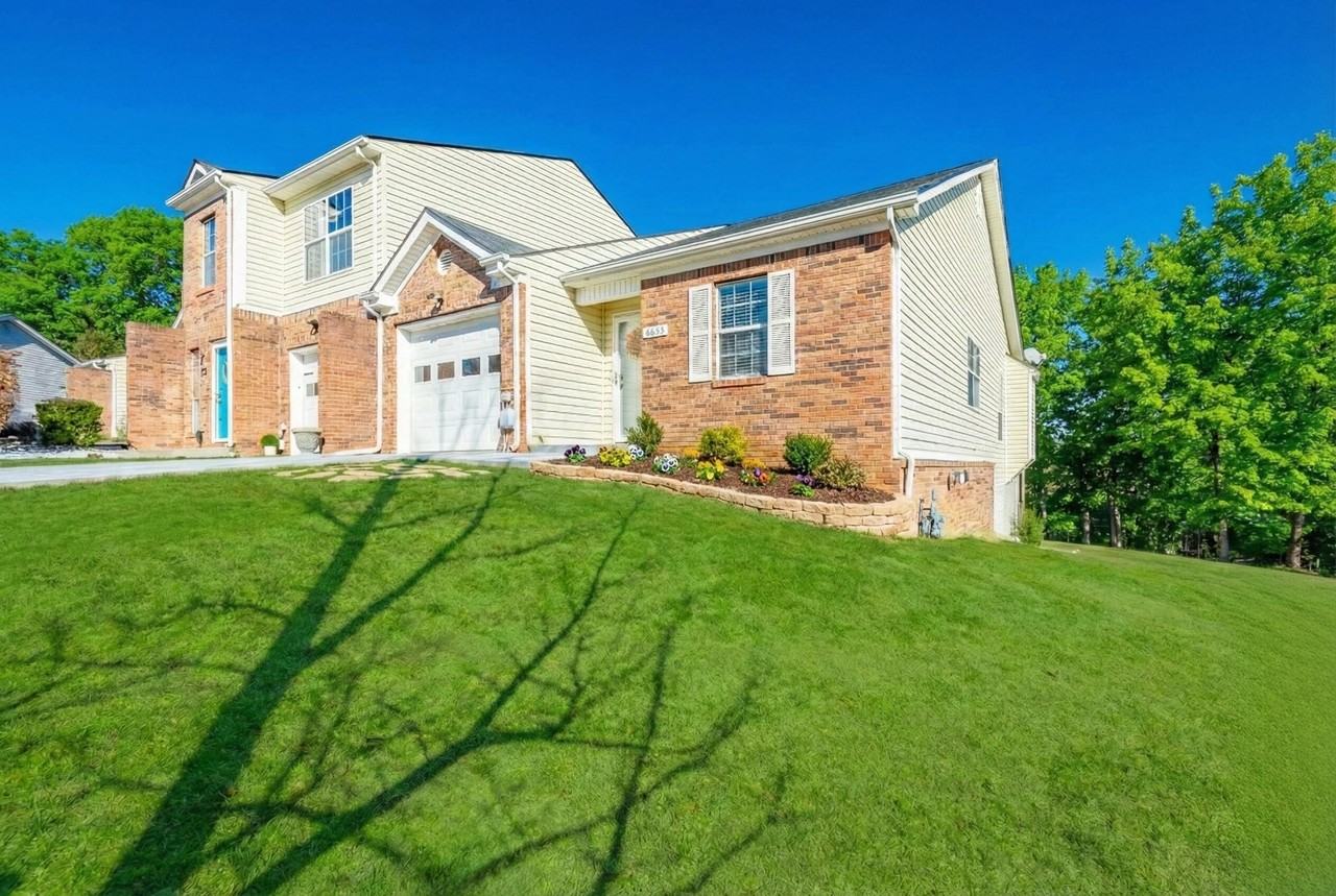 6653 Hickory Trace Cir - Photo 2 of 23