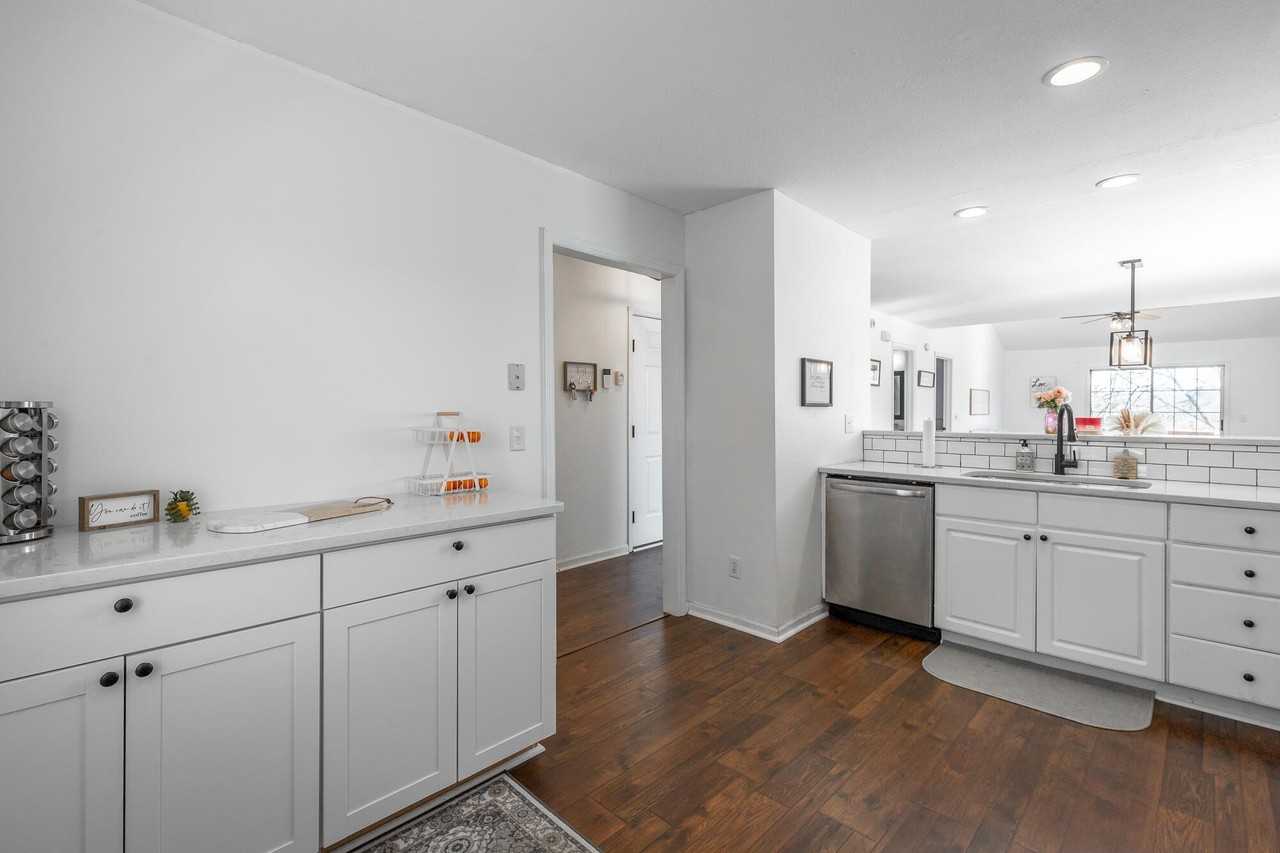 6653 Hickory Trace Cir - Photo 5 of 23