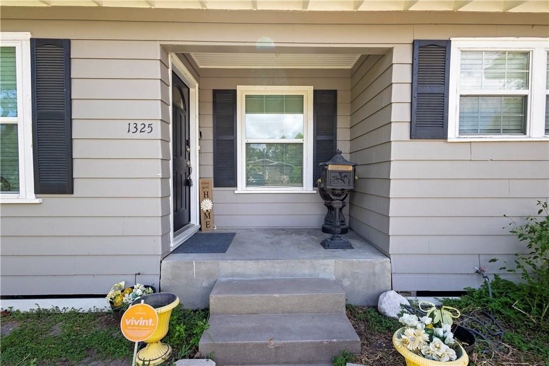 1325 Ray Dr - Photo 2 of 25