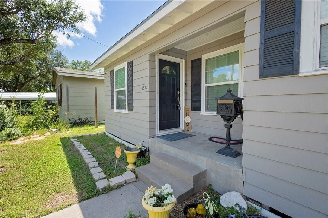 1325 Ray Dr - Photo 3 of 25