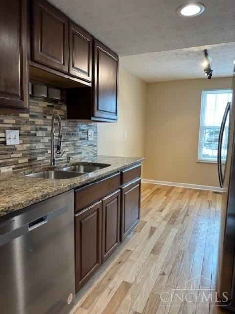 10946 Barrington Ct - Photo 5 of 31