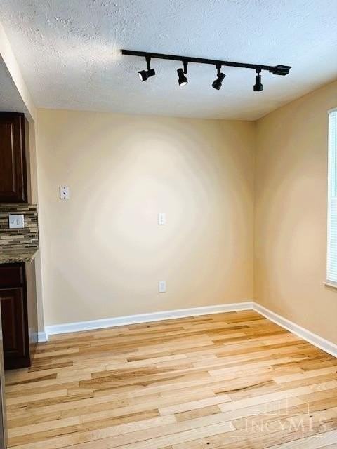 10946 Barrington Ct - Photo 7 of 31