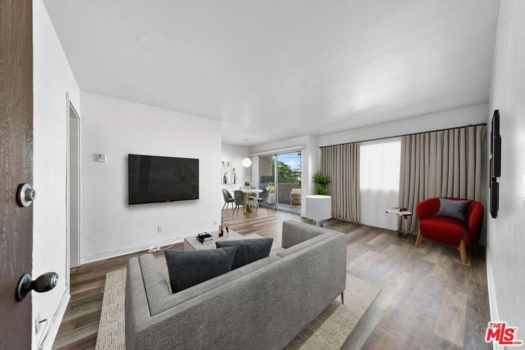 11670 Iowa Ave Apt 3 #3 - Photo 3 of 21