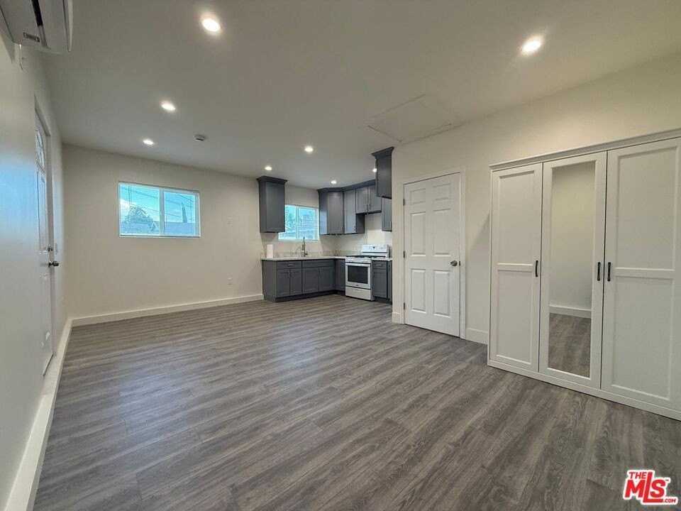 6942 Atoll Ave - Photo 2 of 9