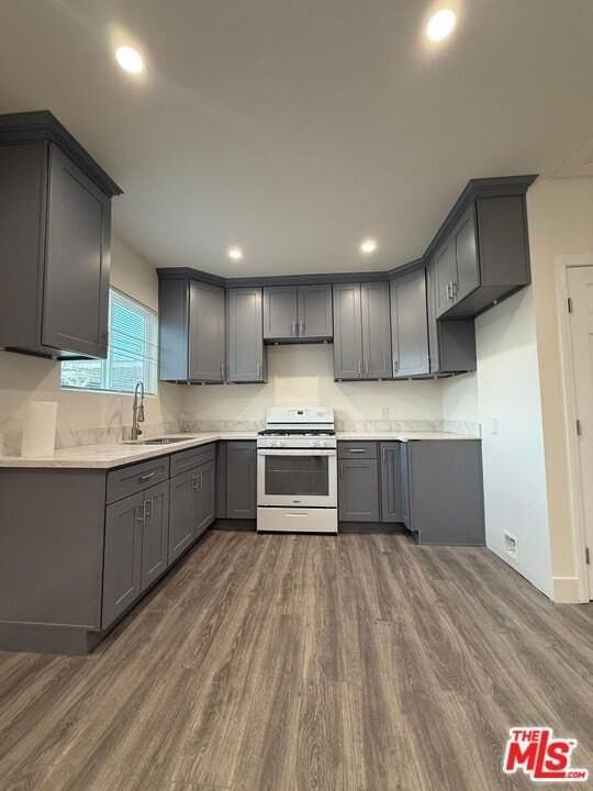 6942 Atoll Ave - Photo 3 of 9