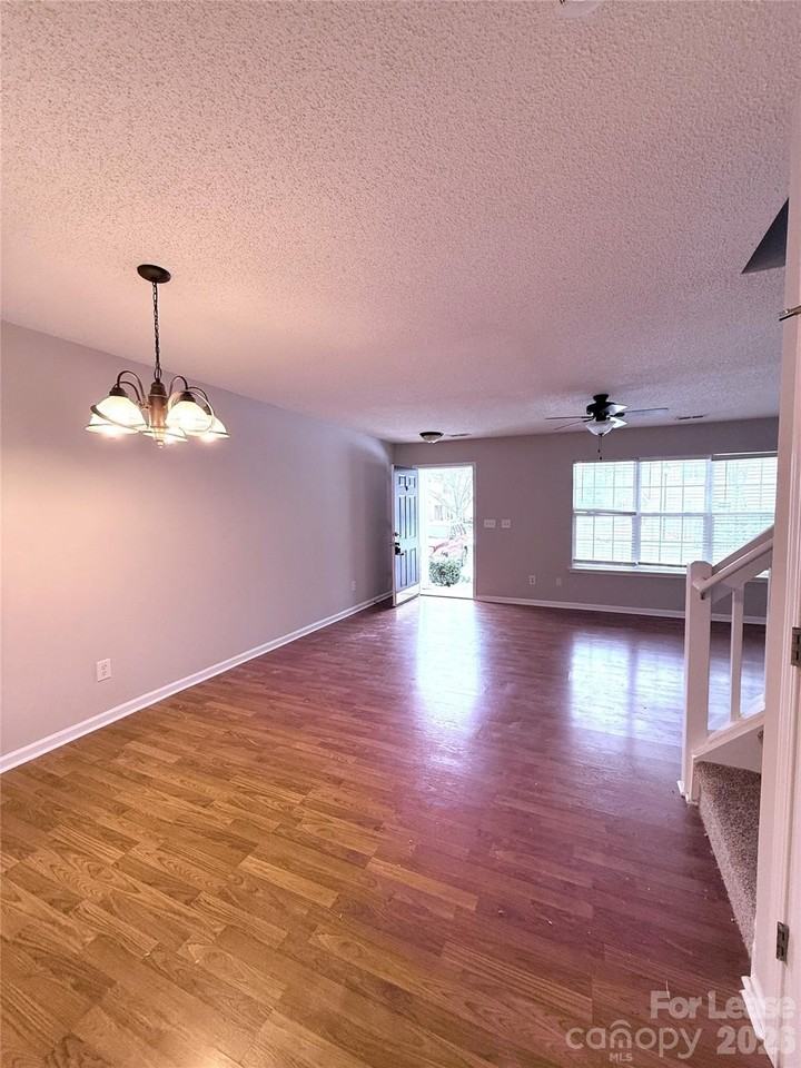 11519 Retriever Way - Photo 3 of 11