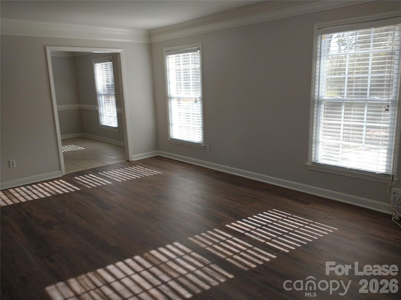 1001 Heather Ln - Photo 2 of 11