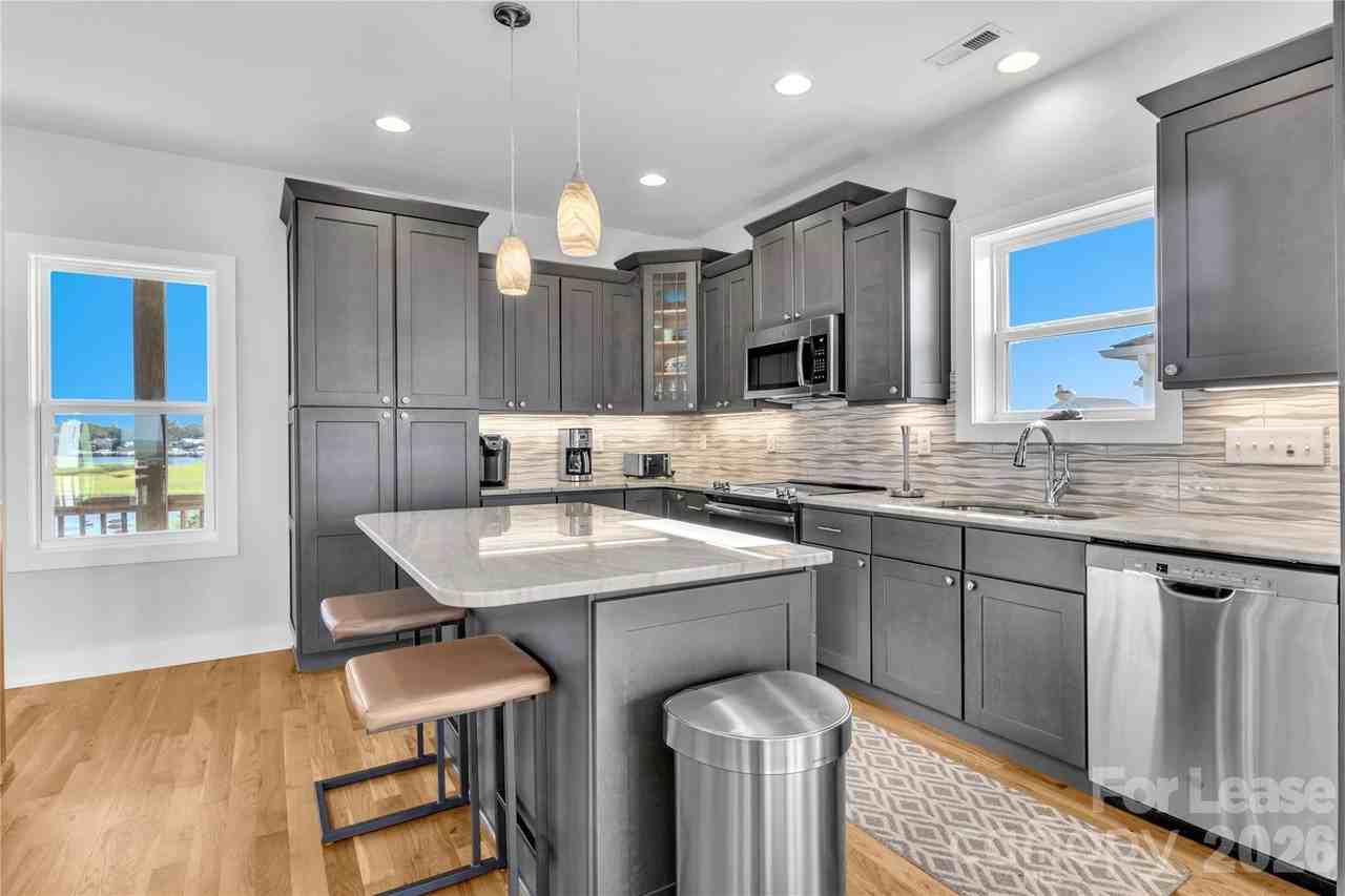 1708 W Dolphin Dr - Photo 4 of 32