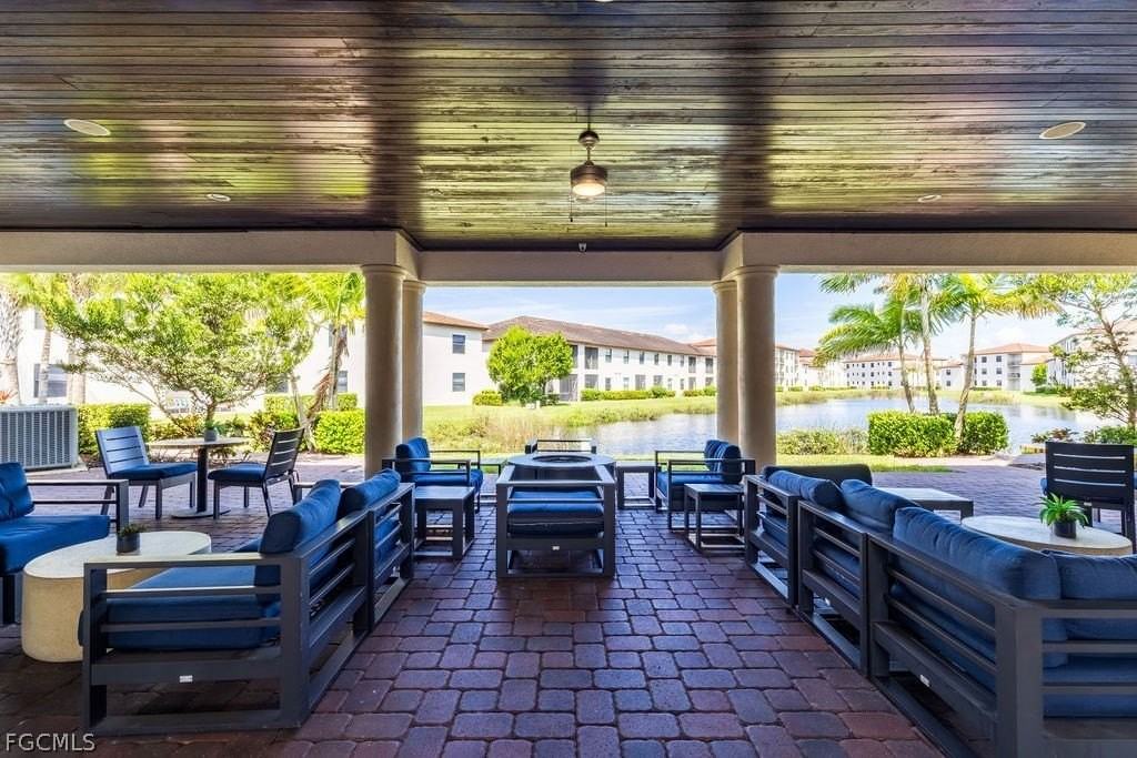 4155 Umbria Ln Apt 313 #313 - Photo 4 of 11