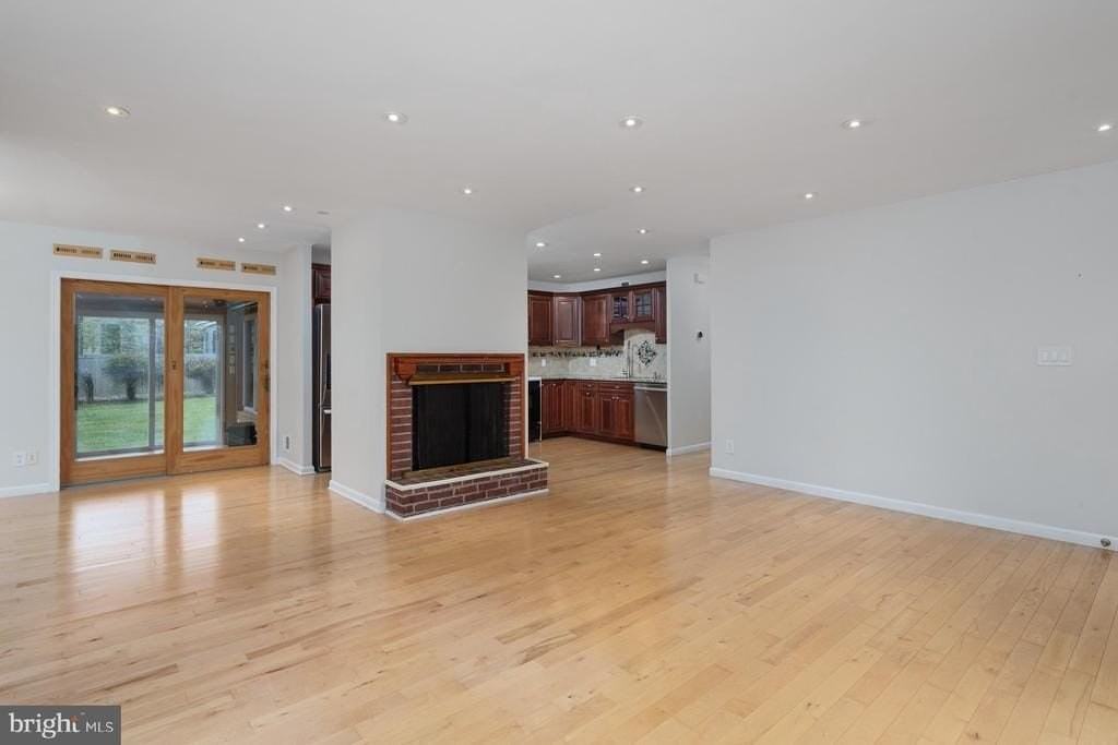 384 Walnut Ln - Photo 2 of 35