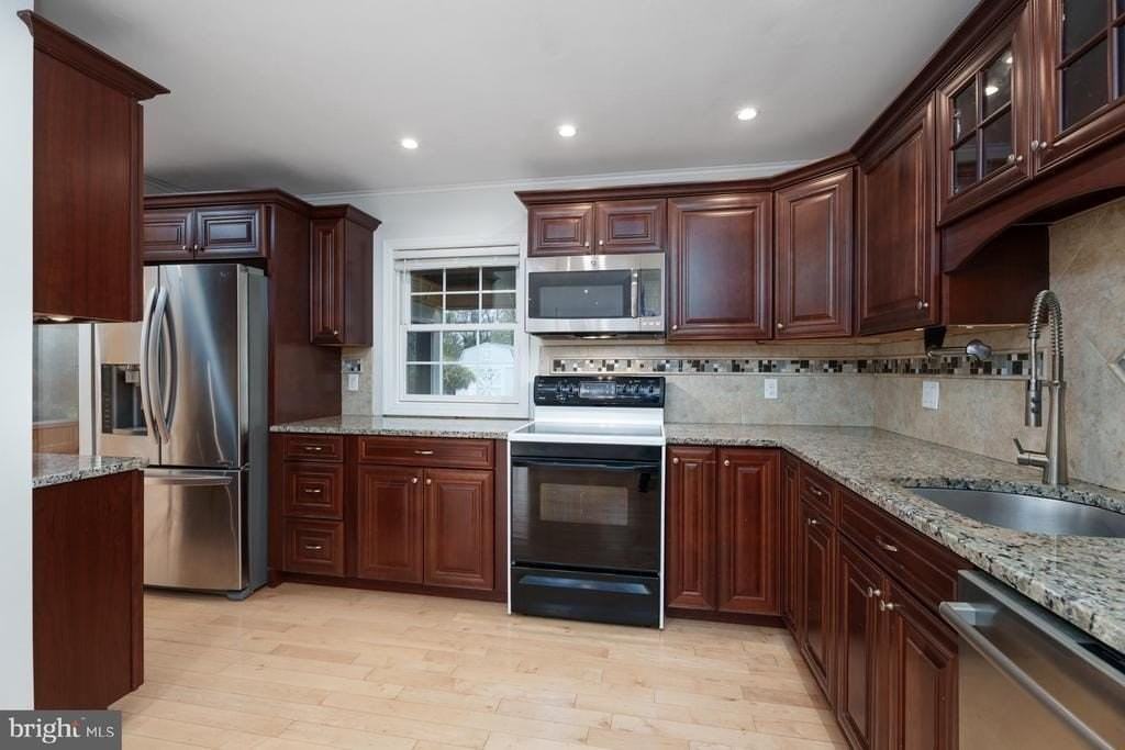 384 Walnut Ln - Photo 3 of 35