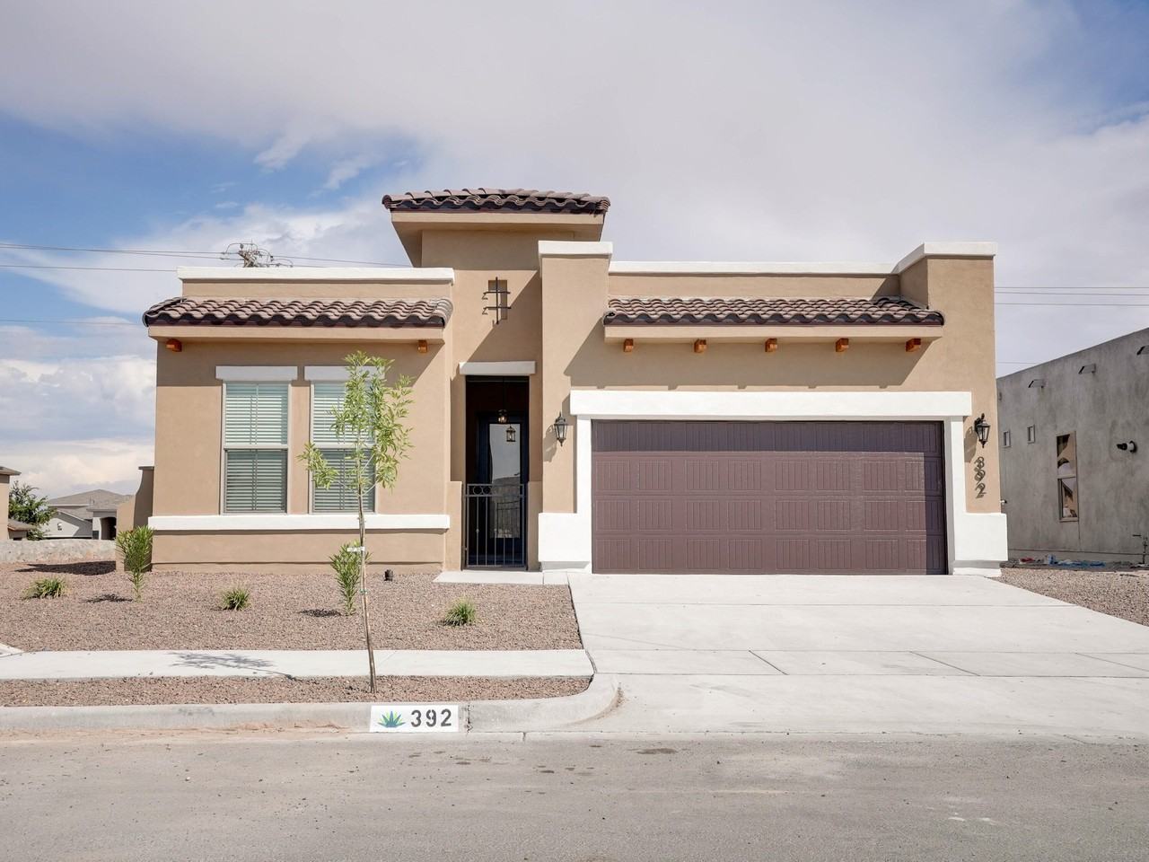 392 Frodsham St - Photo 2 of 32