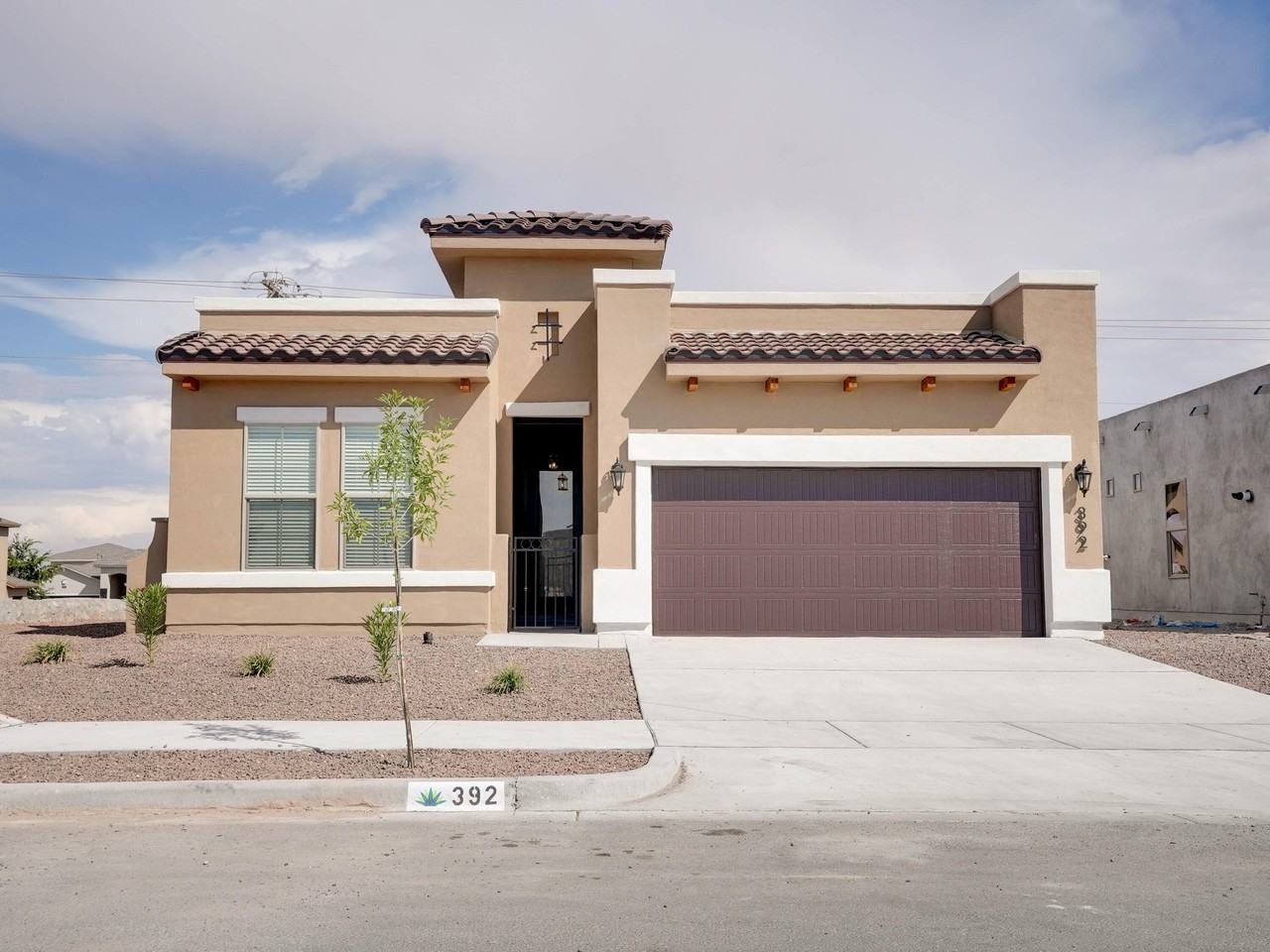 392 Frodsham St - Photo 3 of 32