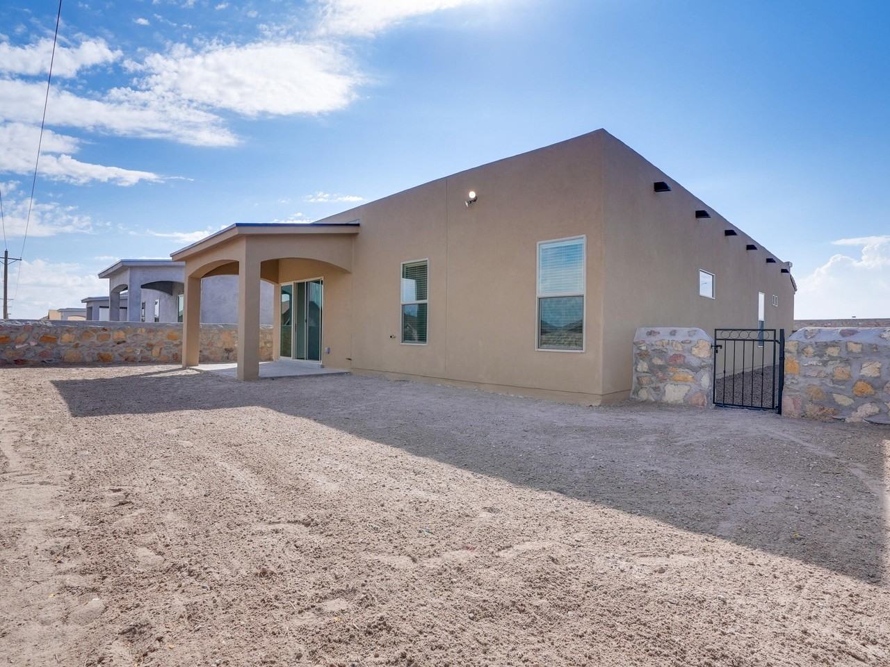 392 Frodsham St - Photo 4 of 32