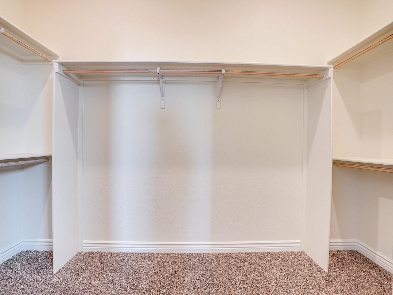 392 Frodsham St - Photo 7 of 32