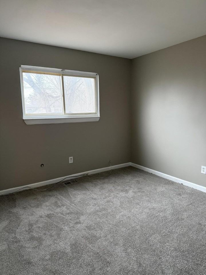 2399 Emmons Ave - Photo 7 of 10