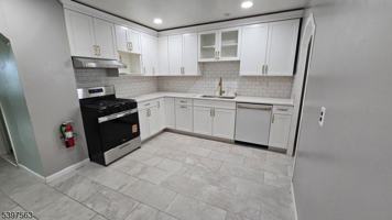 featured image of 175 E 23rd St