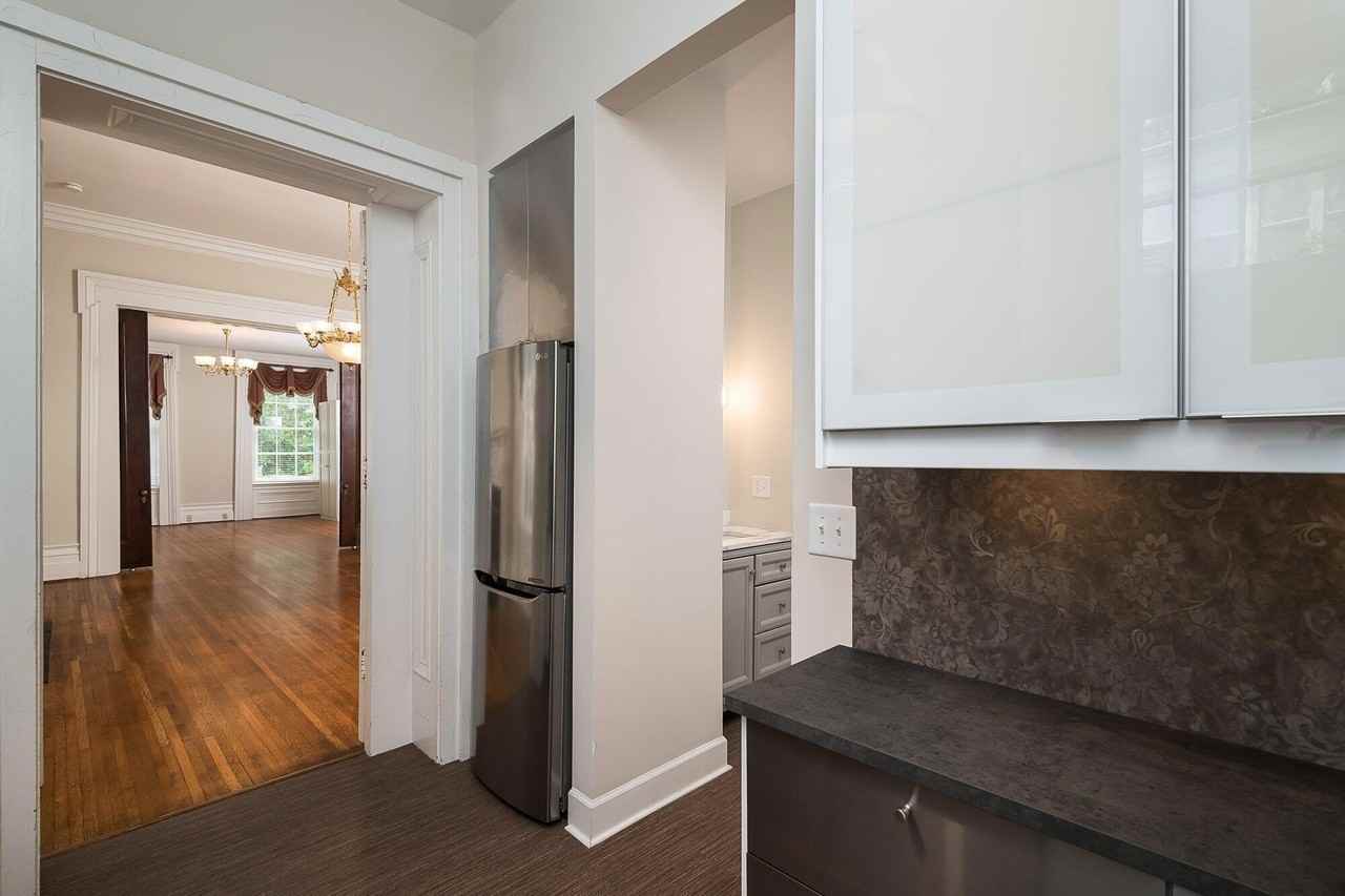 247 N Broadway Apt 2 #2 - Photo 6 of 19