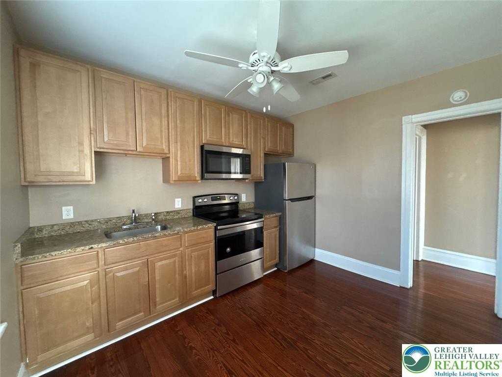 728 Delaware Ave Apt 2 #2 - Photo 3 of 7