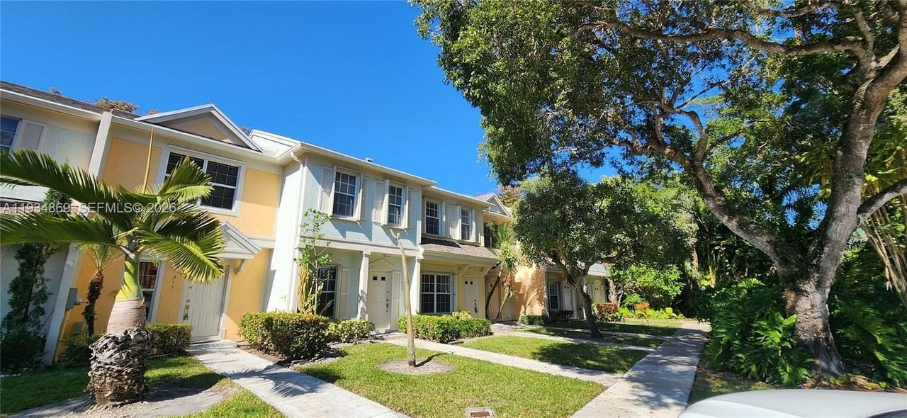 211 Mallory Ct #211 - Photo 2 of 29