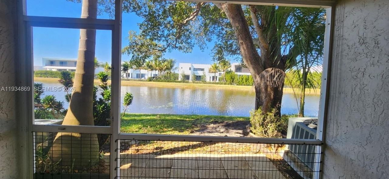 211 Mallory Ct #211 - Photo 3 of 29