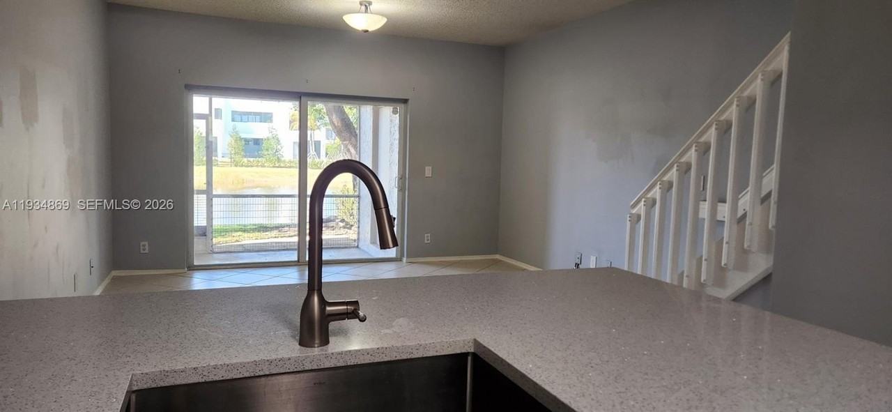 211 Mallory Ct #211 - Photo 5 of 29