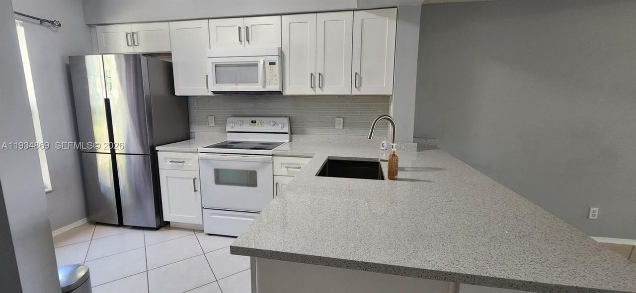 211 Mallory Ct #211 - Photo 7 of 29