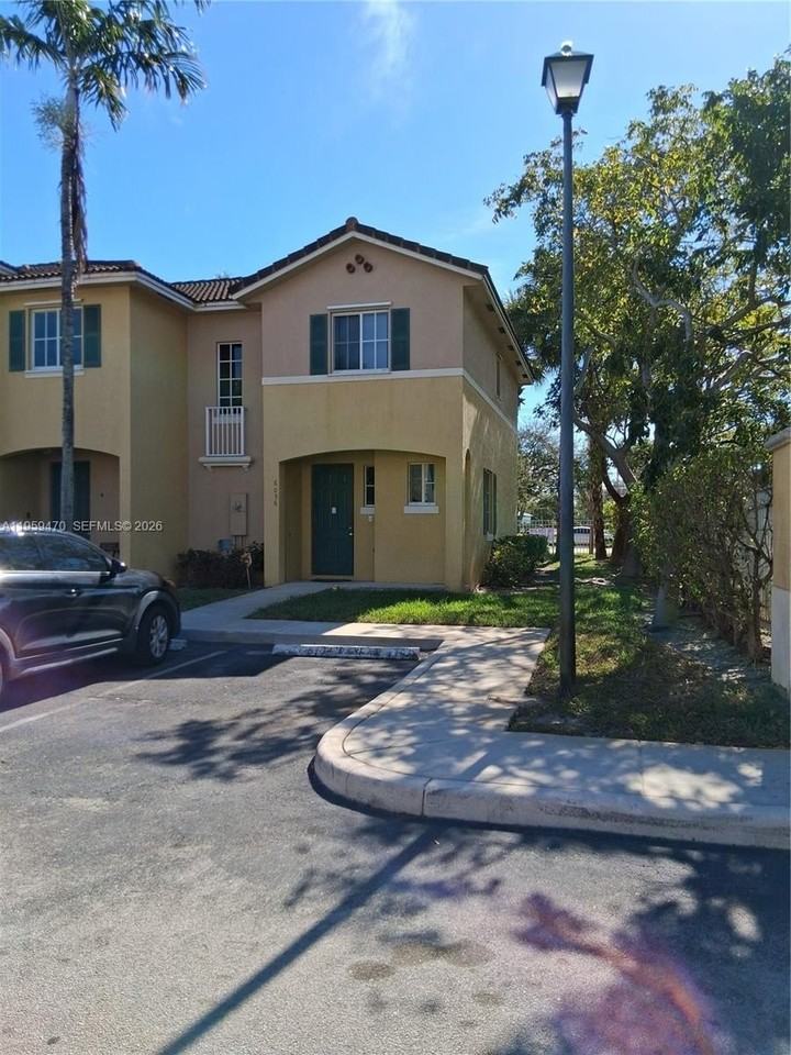 6056 Sw 19th Pl - Photo 3 of 4