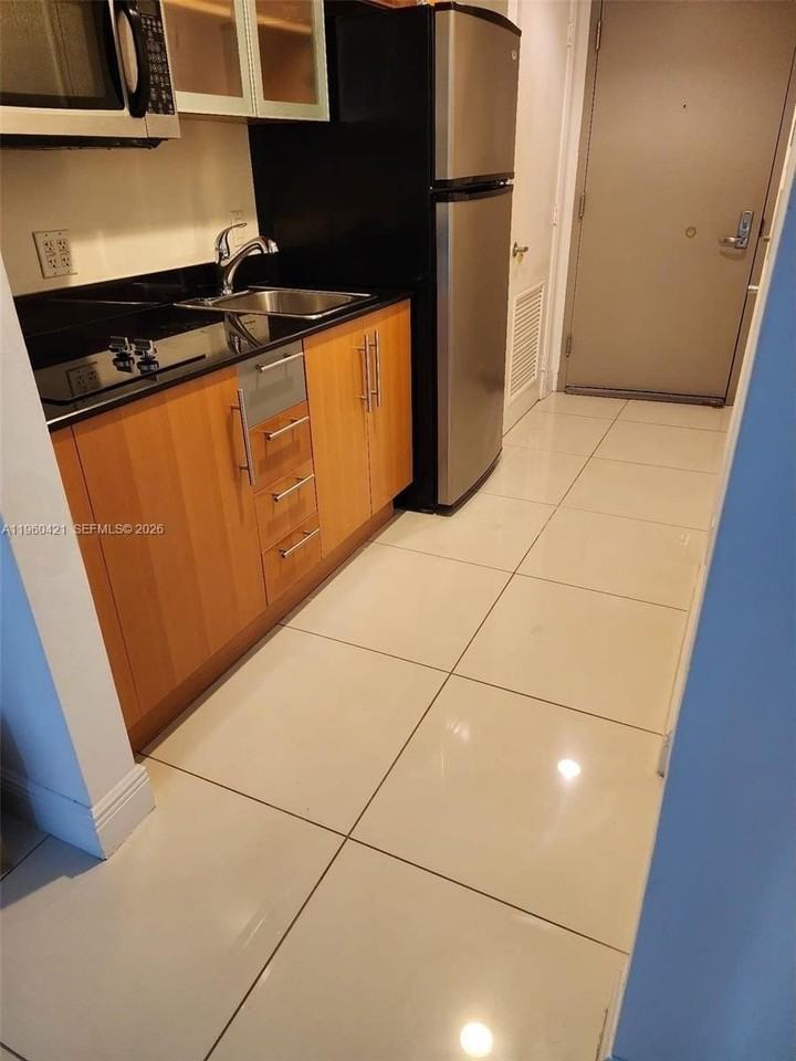 1750 N Bayshore Dr #2407 - Photo 6 of 11