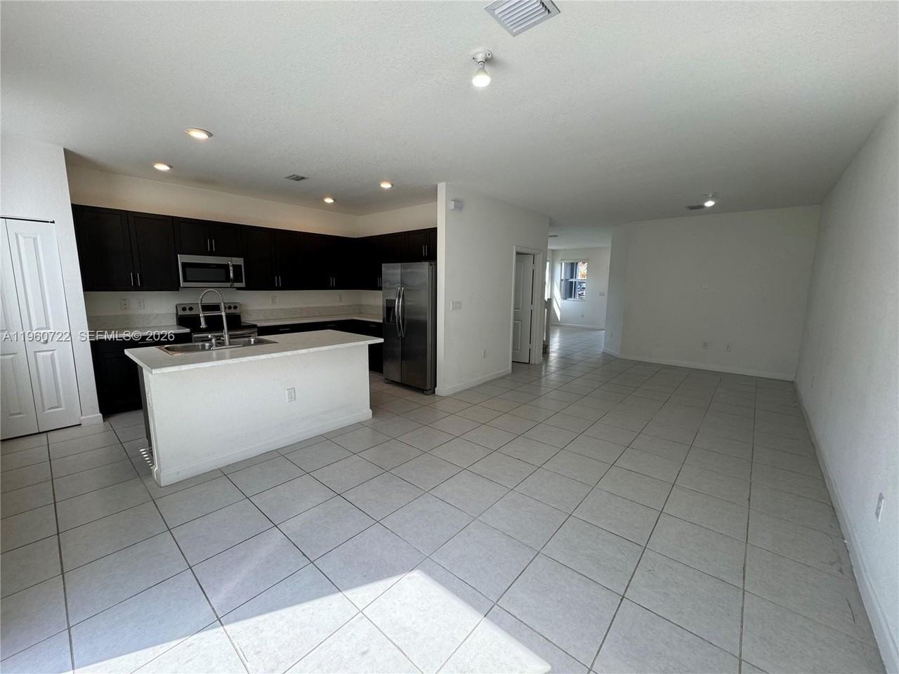 1110 Se 27th Ter #1110 - Photo 6 of 19