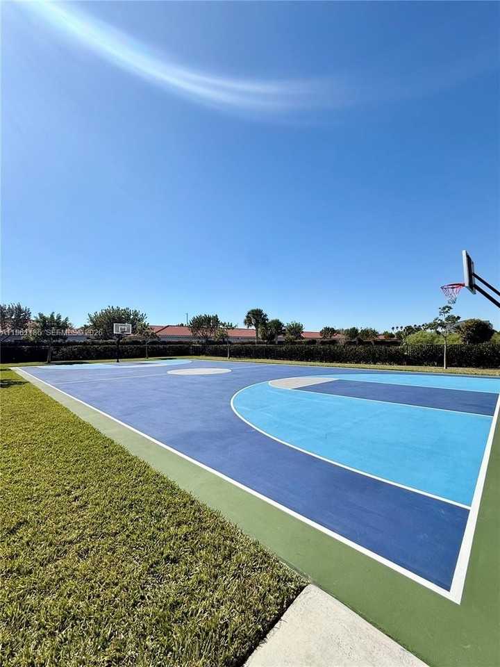 487 Ne 5th St #NA - Photo 2 of 17