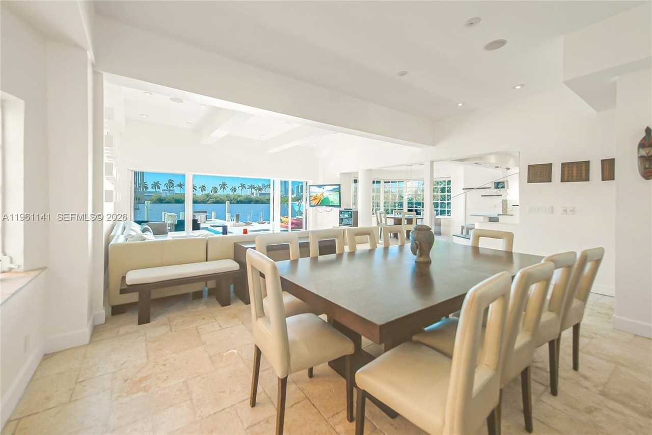 224 S Coconut Ln - Photo 5 of 27