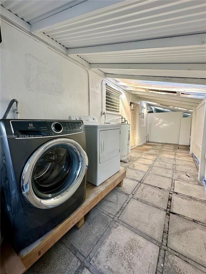 1790 Ne 169th St - Photo 5 of 8