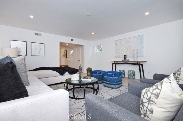 4641 Cahuenga Blvd - Photo 6 of 8