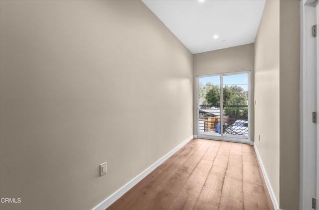 3933 Glenalbyn Dr - Photo 3 of 8