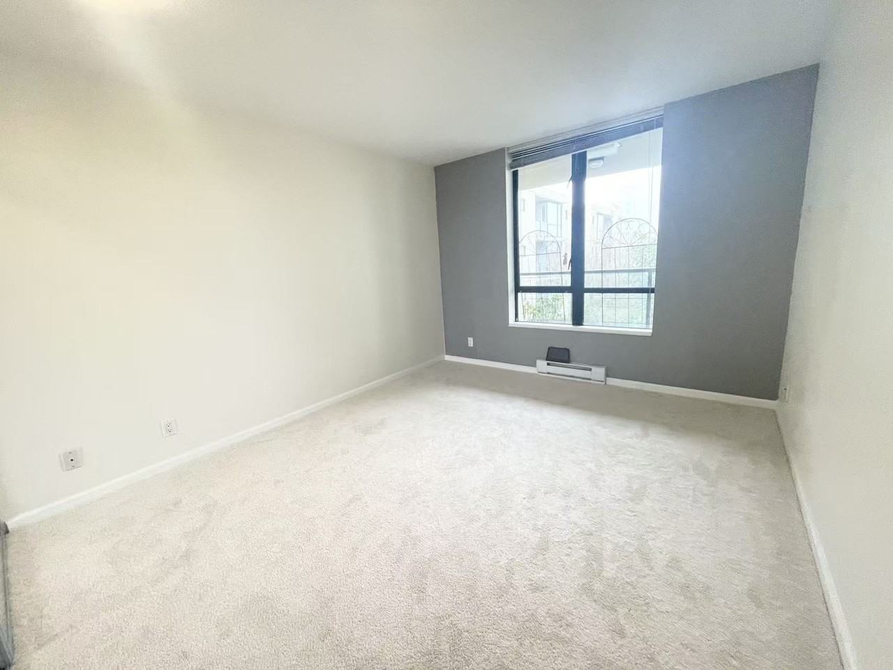 1608-7831 Westminster Highway - Photo 4 of 11