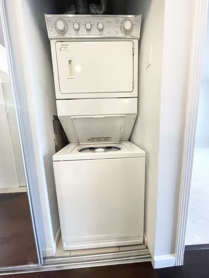 1608-7831 Westminster Highway - Photo 6 of 11