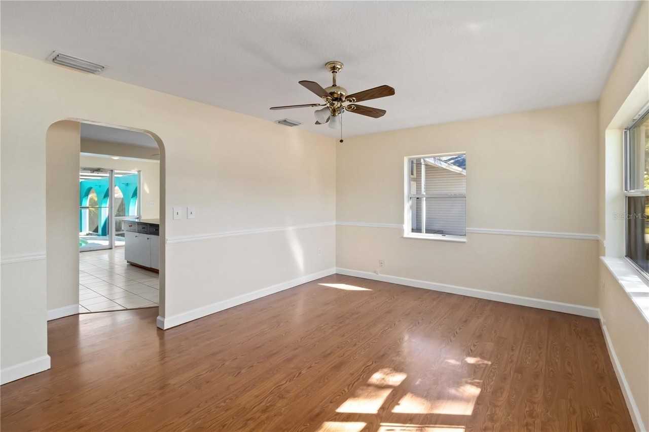 14863 Sunset Dr - Photo 5 of 30