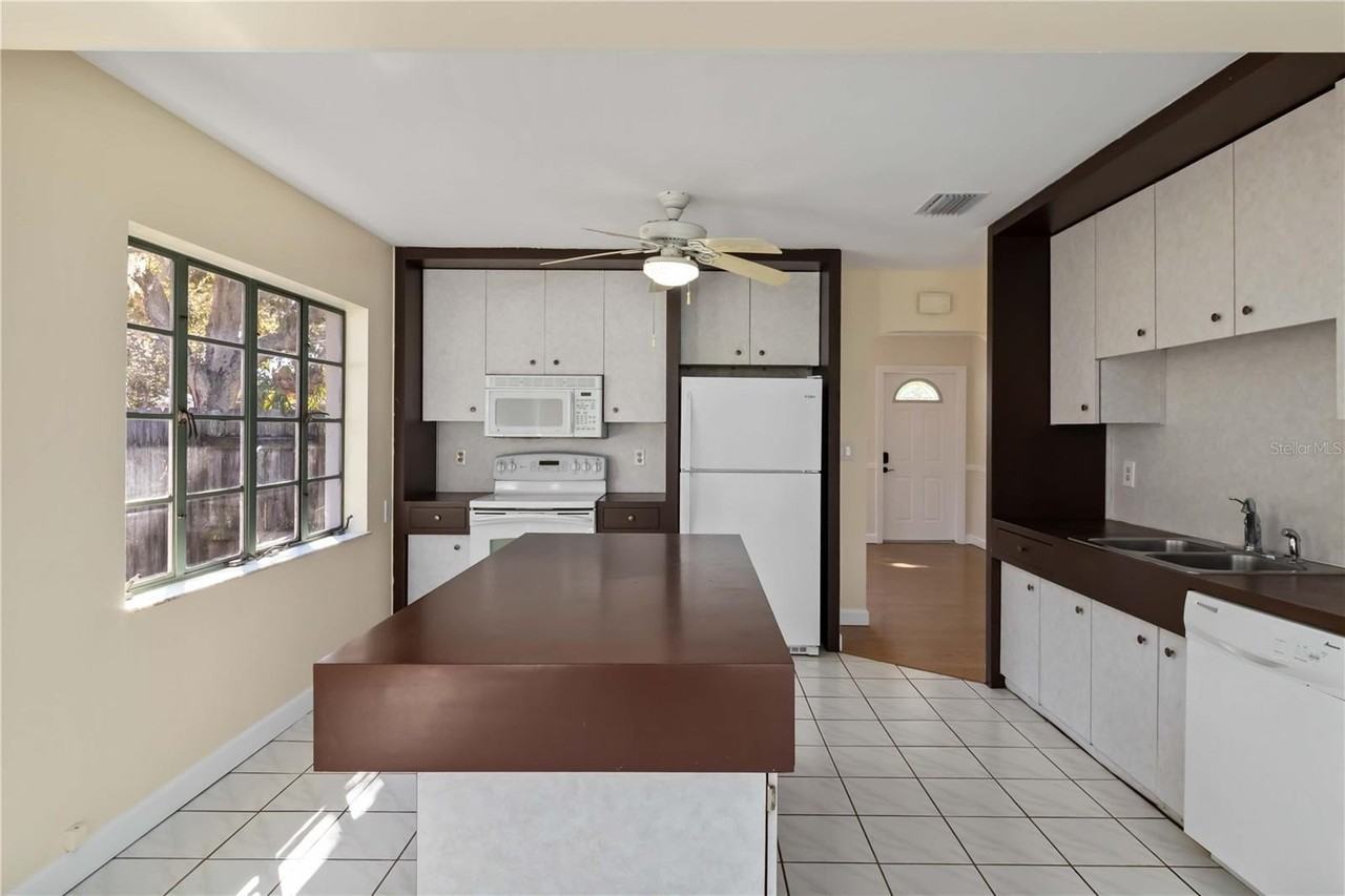 14863 Sunset Dr - Photo 7 of 30