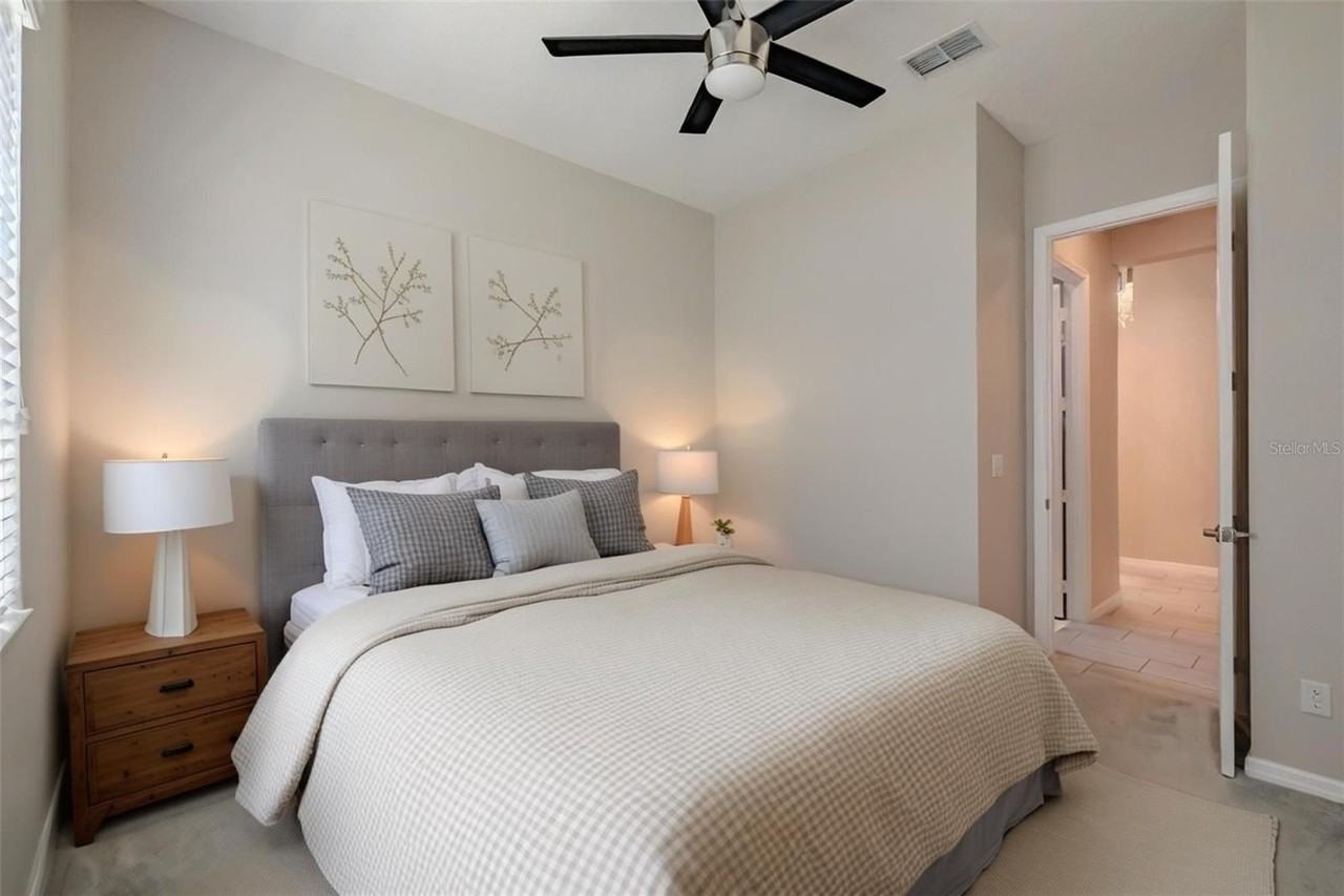 16106 Cedar Key Dr - Photo 5 of 50