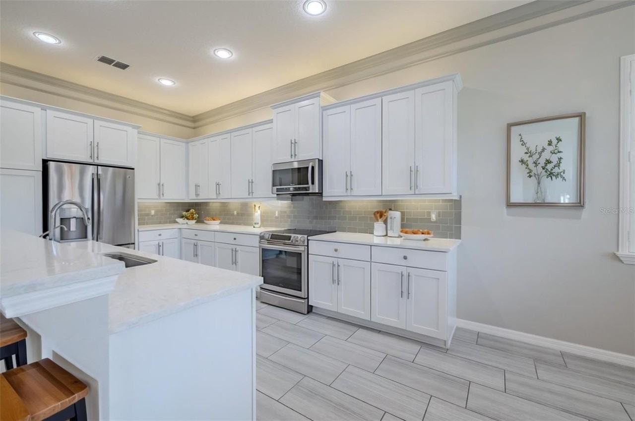 16106 Cedar Key Dr - Photo 7 of 50