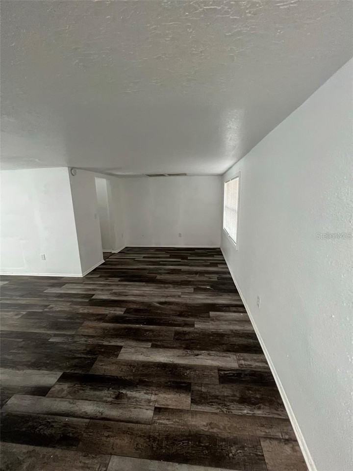 8206 Clover Hill Loop - Photo 3 of 20