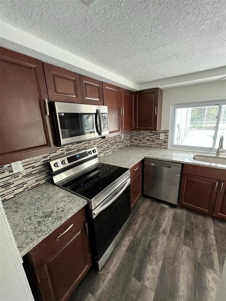 8206 Clover Hill Loop - Photo 4 of 20