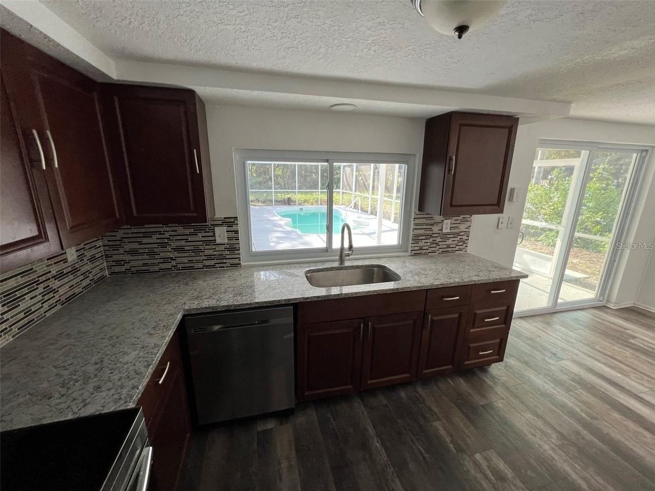 8206 Clover Hill Loop - Photo 5 of 20