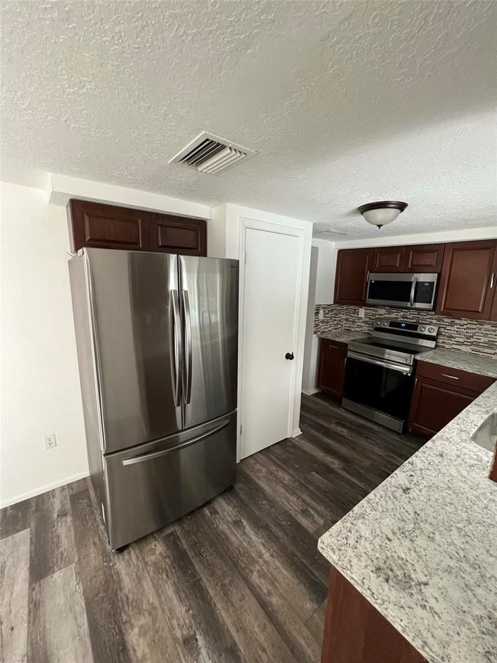 8206 Clover Hill Loop - Photo 6 of 20