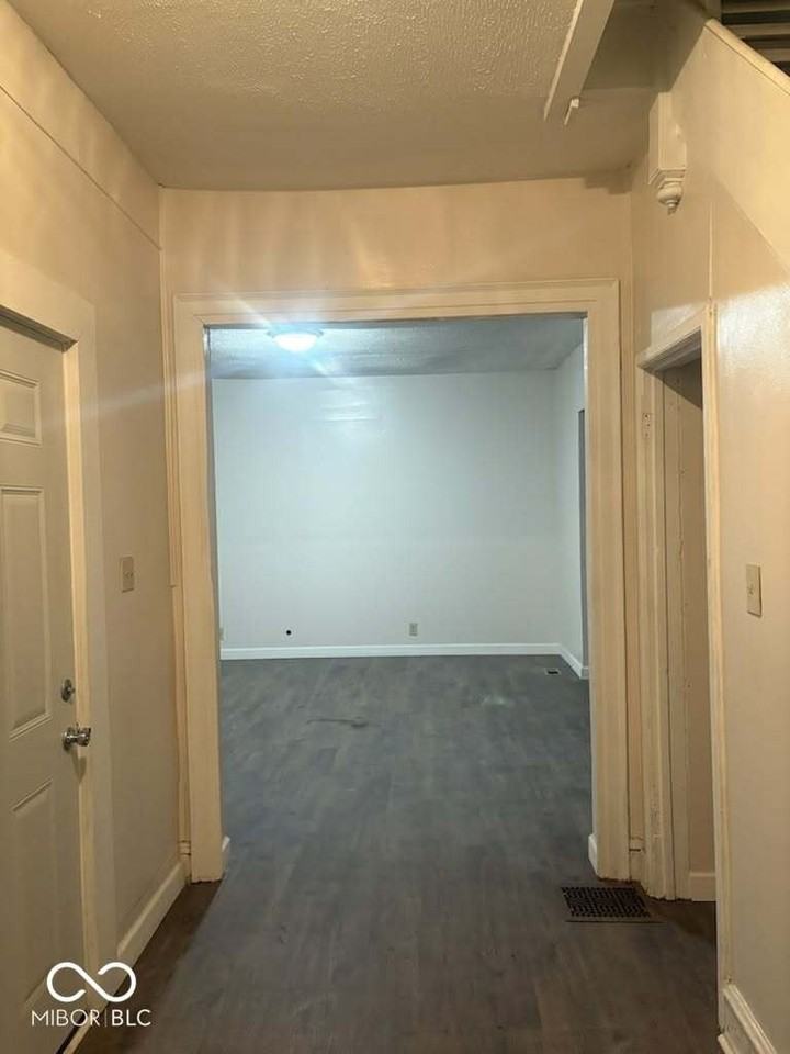 1014 W 33rd St - Photo 2 of 11