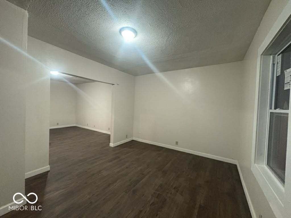 1014 W 33rd St - Photo 3 of 11