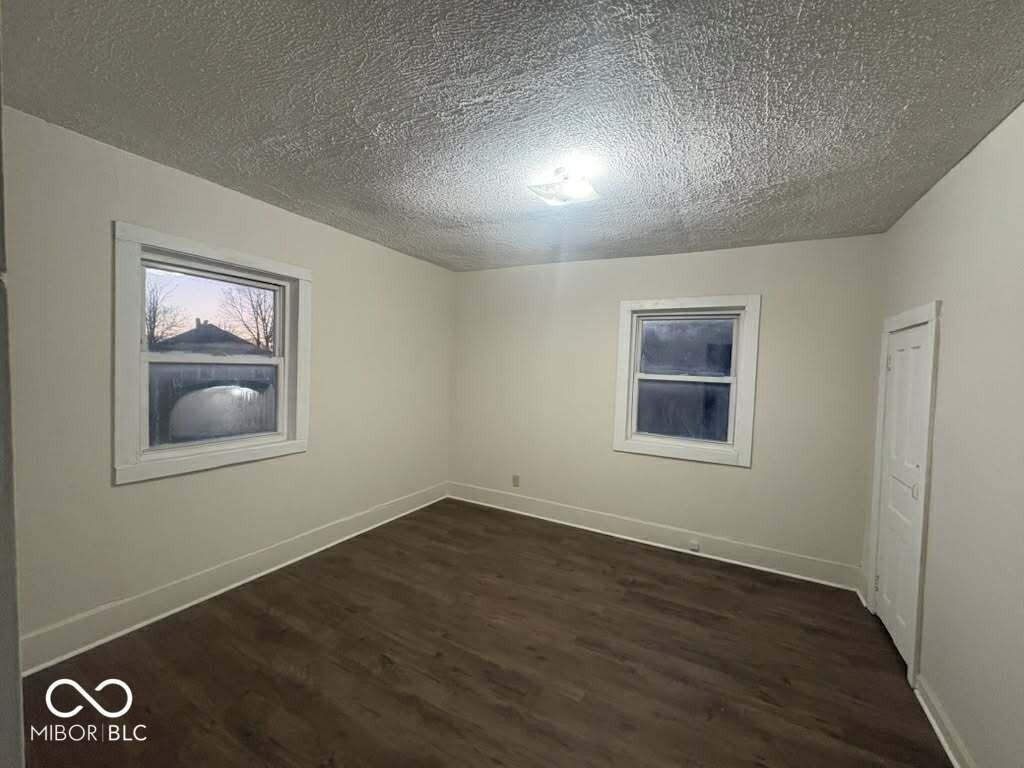 1014 W 33rd St - Photo 4 of 11