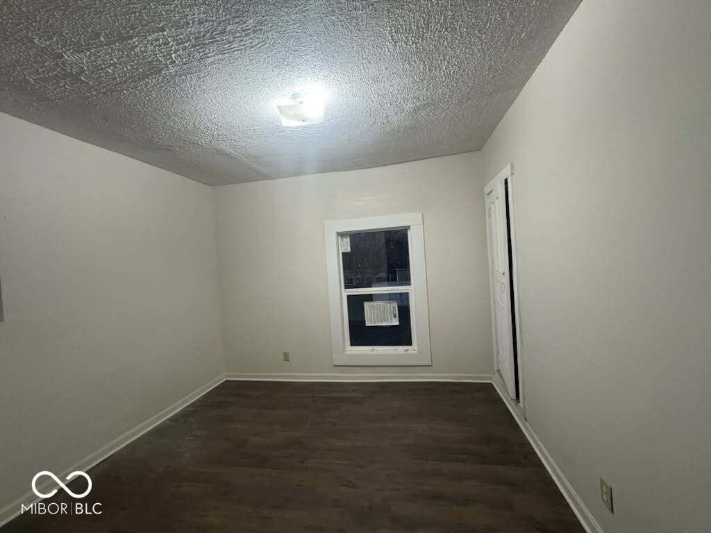 1014 W 33rd St - Photo 5 of 11